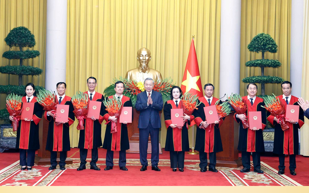 Tổng Bí thư, Chủ tịch nước Tô Lâm trao quyết định bổ nhiệm Thẩm phán Tòa án nhân dân tối cao