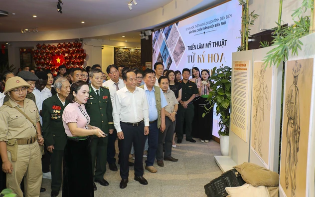 Khai mạc triển lãm “Từ ký họa chiến trường đến sắc màu đương đại”