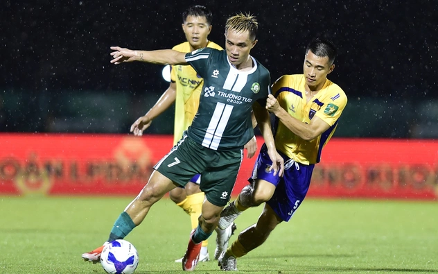 Bóng đá Việt Nam và cuộc đua lên V-League nghẹt thở