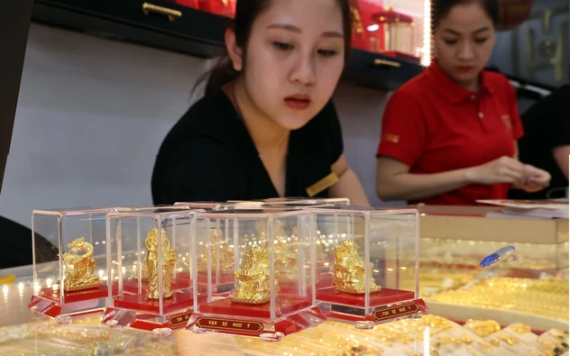 Giá vàng hôm nay 5/5 giảm 1,3 triệu đồng/lượng