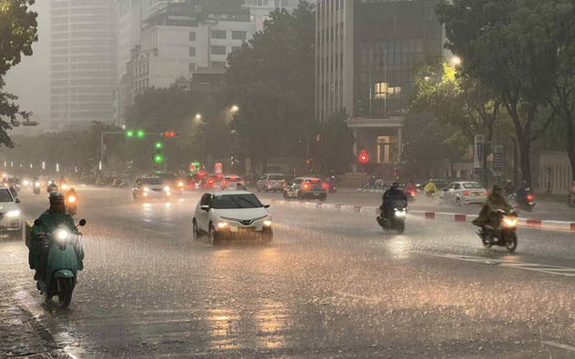Cảnh báo mưa dông kèm lốc sét và mưa đá ở Hà Nội