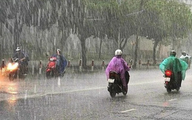 Dự báo thời tiết ngày 12/7: Mưa dông diện rộng, cảnh báo gió giật mạnh trên biển