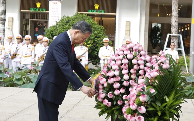 Tổng Bí thư, Chủ tịch nước Tô Lâm dâng hoa kỷ niệm 50 năm Thành phố mang tên Bác