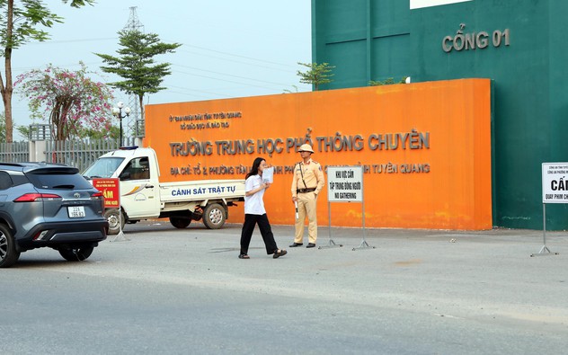Thí sinh điểm thi Trường THPT Chuyên Tuyên Quang bước vào kỳ thi lại tốt nghiệp THPT năm 2026