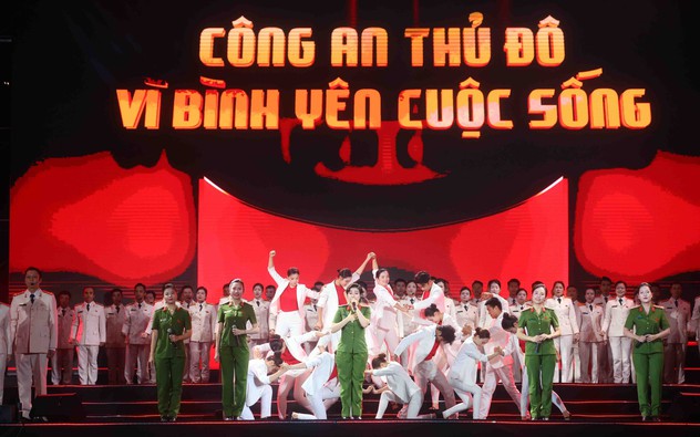 Chương trình nghệ thuật chính luận “81 mùa bình yên”