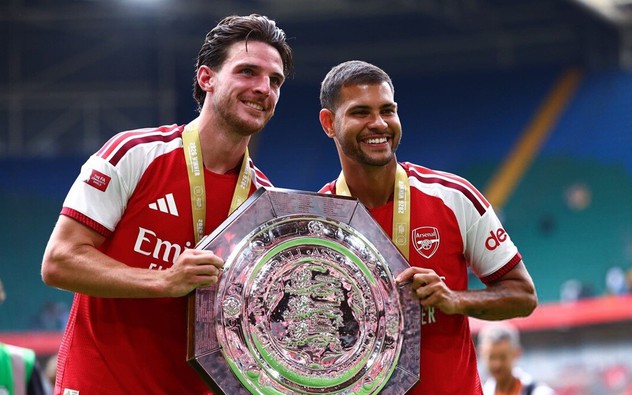 Arsenal đang có hàng tiền vệ hay nhất thế giới