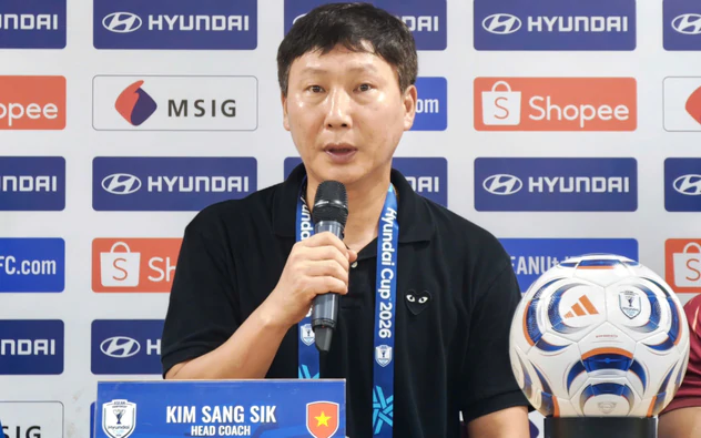 HLV Kim Sang Sik: 'Gặp Thái Lan quan trọng là phải hồi phục thể lực'