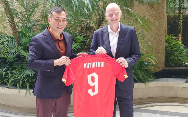 Chủ tịch FIFA Gianni Infantino thăm sân 60.000 chỗ, nhận áo đội tuyển Việt Nam