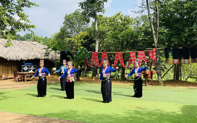 Không gian văn hoá đa sắc màu tại làng văn hóa du lịch các dân tộc Việt Nam