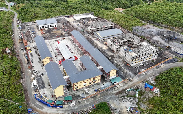 Từ những lớp học tạm bợ đến nền tảng mới cho giáo dục vùng biên