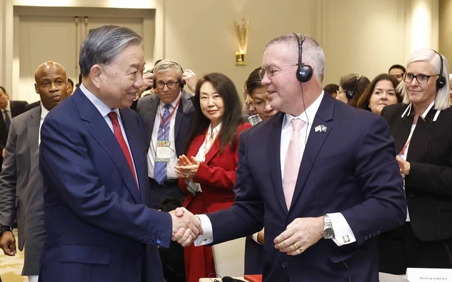 Tổng Bí thư chứng kiến lễ ký và trao các thoả thuận hợp tác giữa Việt Nam và Hoa Kỳ