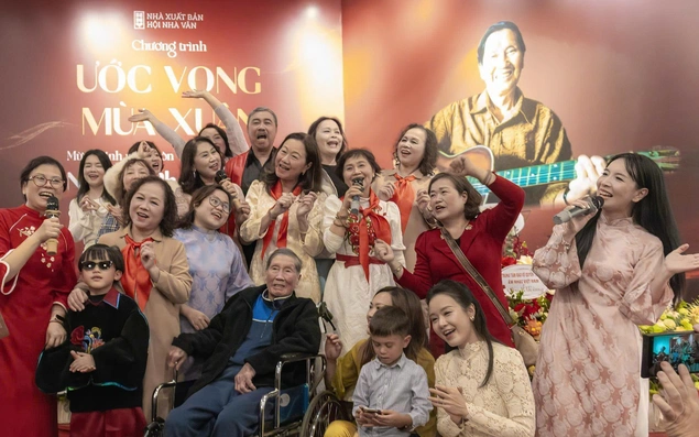 Đảng đã cho ta mùa Xuân