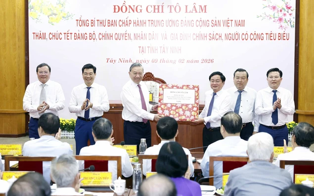 Tổng Bí thư Tô Lâm thăm chúc Tết Đảng bộ, chính quyền, nhân dân và tặng quà gia đình chính sách tỉnh Tây Ninh