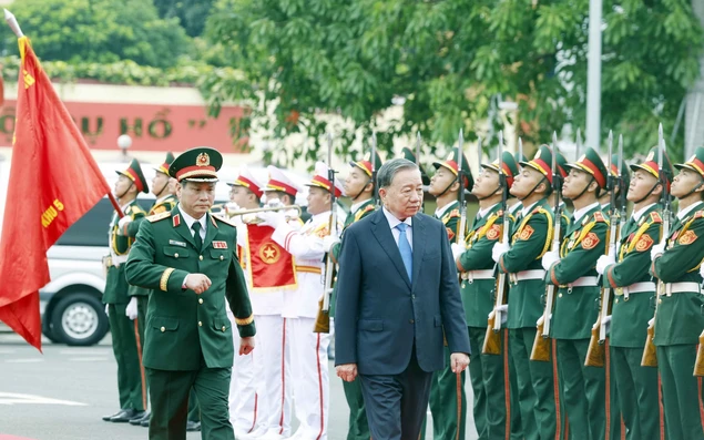 Tổng Bí thư, Chủ tịch nước Tô Lâm: Quân khu 5 phải phát huy vai trò nòng cốt trong xây dựng nền quốc phòng toàn dân
