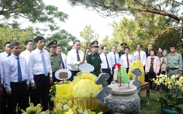 Lá cờ thống nhất và mệnh lệnh hành động
