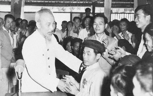 Bài viết của Tổng Bí thư, Chủ tịch nước Tô Lâm: ÁNH SÁNG HỒ CHÍ MINH SOI ĐƯỜNG CHO CHÚNG TA ĐI 