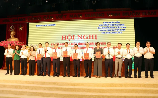 TTXVN và các cơ quan báo chí chủ lực ký kết hợp tác với tỉnh Thái Nguyên