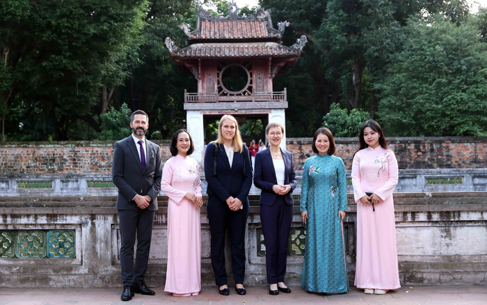 Thủ tướng Liechtenstein tham quan Văn Miếu - Quốc Tử Giám