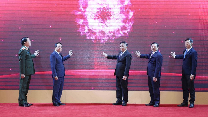 Thường trực Ban Bí thư dự Lễ ra mắt ứng dụng của ngành Tuyên giáo và Dân vận trên điện thoại di động