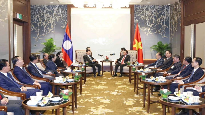 Thường trực Ban Bí thư Trần Cẩm Tú chủ trì tiễn Tổng Bí thư, Chủ tịch nước Lào Thongloun Sisoulith và Phu nhân