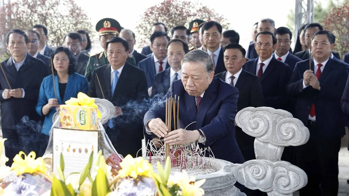 Tổng Bí thư Tô Lâm dâng hương tưởng niệm Tổng Bí thư Trần Phú