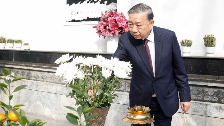Tổng Bí thư Tô Lâm dâng hương tưởng niệm tại Khu di tích Ngã ba Đồng Lộc