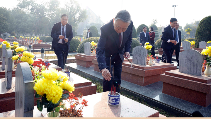 Tổng Bí thư dâng hương tại Nghĩa trang liệt sĩ Quốc gia A1