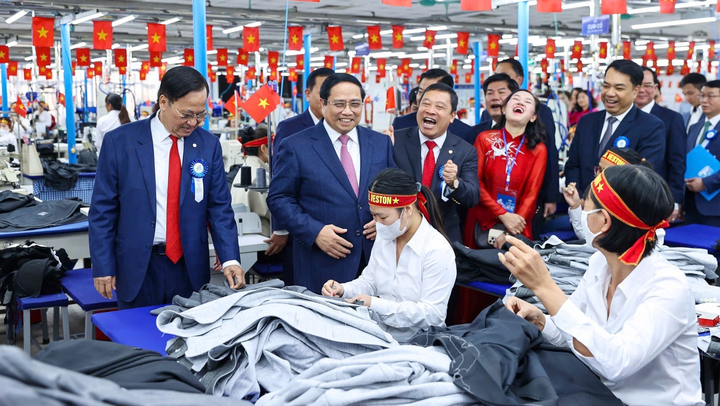 Thủ tướng dự Lễ kỷ niệm 80 năm thành lập Tổng Công ty May 10