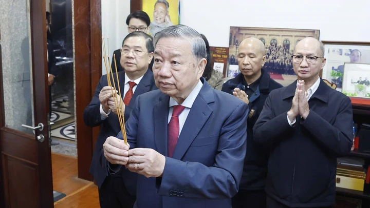 Tổng Bí thư Tô Lâm dâng hương tưởng niệm nhân 120 năm Ngày sinh Thủ tướng Chính phủ Phạm Văn Đồng