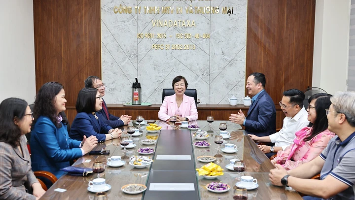 Lãnh đạo TTXVN chúc Tết Công ty TNHH MTV In và Thương mại