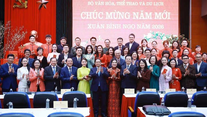Thủ tướng Phạm Minh Chính gặp mặt nghệ sĩ, nhà báo, vận động viên tiêu biểu nhân dịp năm mới Bính Ngọ 2026