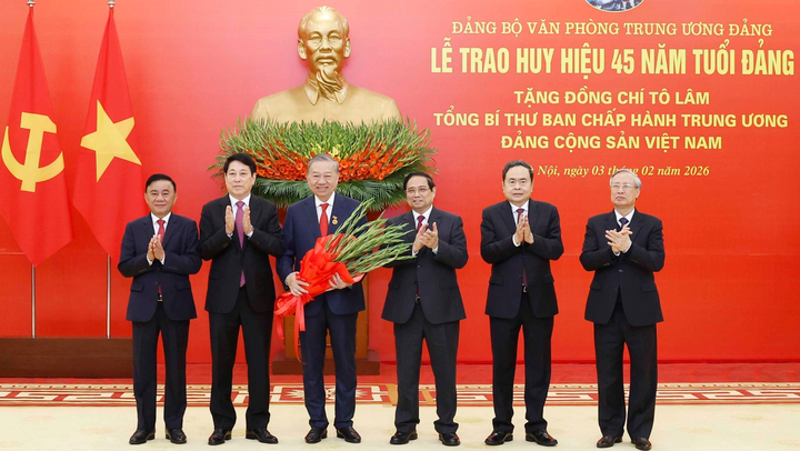 Lễ trao Huy hiệu 45 năm tuổi Đảng tặng Tổng Bí thư Tô Lâm