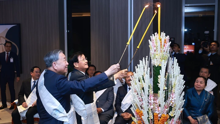 Tổng Bí thư Tô Lâm dự Lễ buộc chỉ cổ tay truyền thống của Lào