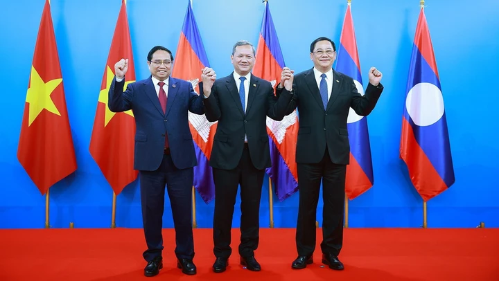 Thủ tướng ba nước Việt Nam - Lào - Campuchia họp triển khai kết quả Cuộc gặp Người đứng đầu ba Đảng