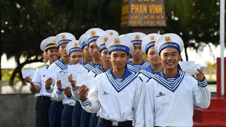 Bầu cử Quốc hội và HĐND: Lá phiếu giữa trùng khơi - niềm tin gửi về đất mẹ