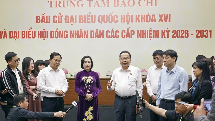 Chủ tịch Quốc hội Trần Thanh Mẫn kiểm tra công tác bầu cử tại Hà Nội