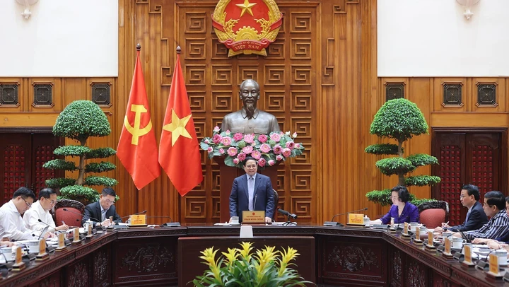 Thường trực Chính phủ họp bàn về bình ổn giá xăng dầu