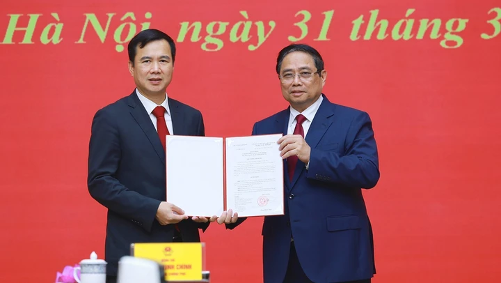 Thủ tướng trao Quyết định bổ nhiệm Giám đốc Đại học Quốc gia Hà Nội