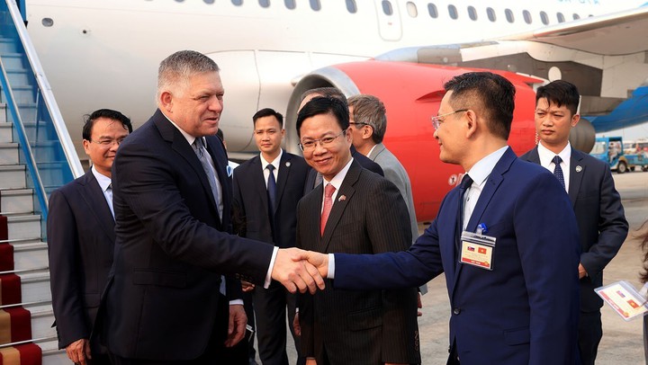 Thủ tướng Slovakia Robert Fico bắt đầu thăm chính thức Việt Nam