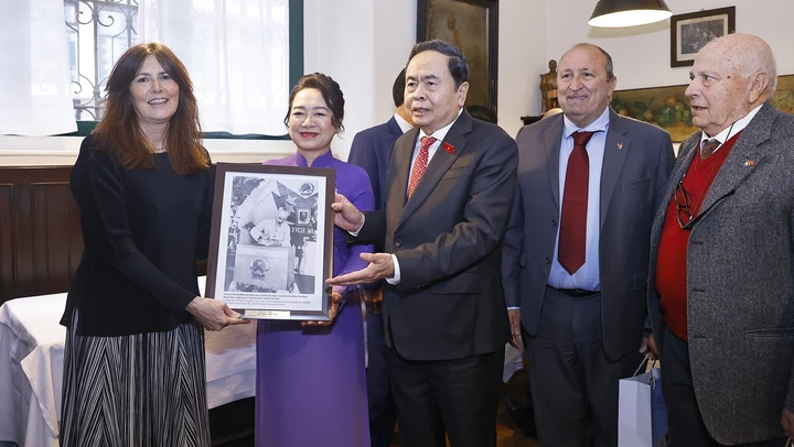 Chủ tịch Quốc hội thăm nơi lưu dấu ấn Chủ tịch Hồ Chí Minh tại thành phố Milan