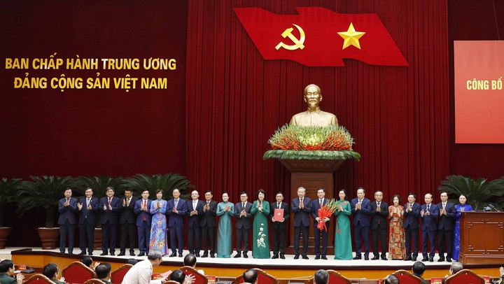 Hội nghị công bố Quyết định của Bộ Chính trị về công tác cán bộ