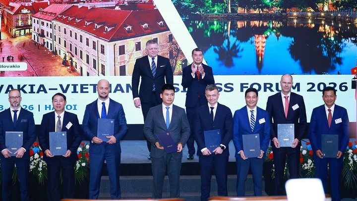 Thủ tướng Lê Minh Hưng và Thủ tướng Robert Fico dự Diễn đàn doanh nghiệp Slovakia – Việt Nam