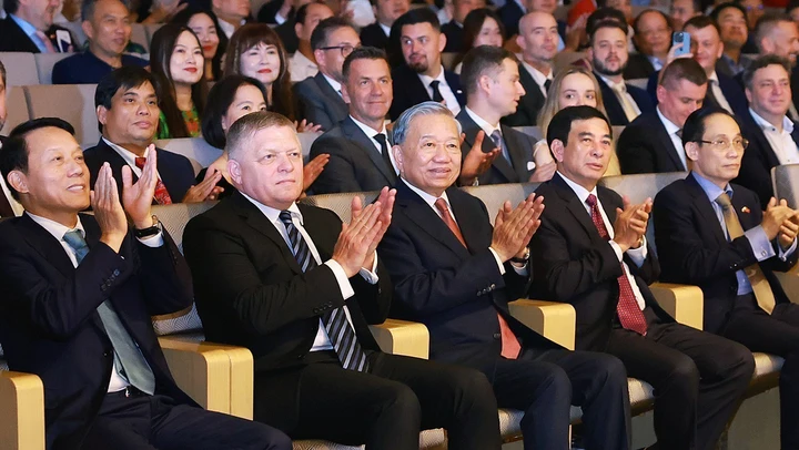 Tổng Bí thư, Chủ tịch nước và Thủ tướng Slovakia dự Hòa nhạc hữu nghị Việt Nam - Slovakia