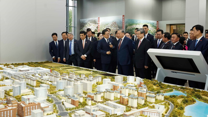 Tổng Bí thư, Chủ tịch nước khảo sát tại Khu khởi động của thành phố Hùng An (Trung Quốc)