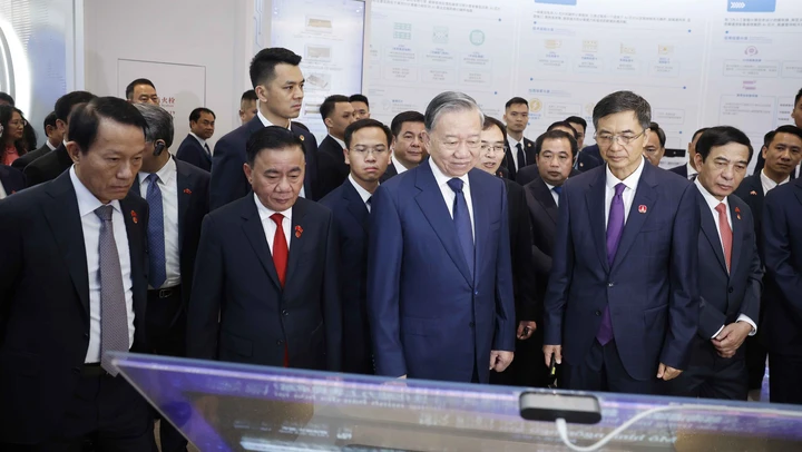 Tổng Bí thư, Chủ tịch nước thăm Trung tâm hợp tác ứng dụng AI Trung Quốc- ASEAN