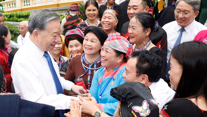 Tổng Bí thư, Chủ tịch nước tiếp các già làng, trưởng bản, nghệ nhân, người có uy tín tiêu biểu toàn quốc