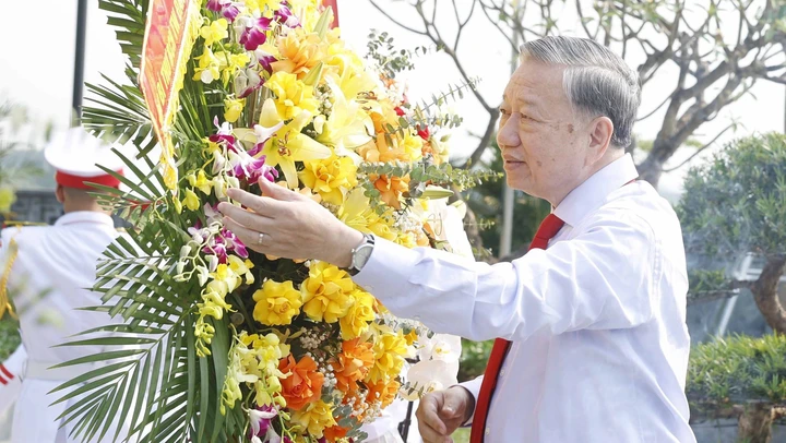 Tổng Bí thư, Chủ tịch nước Tô Lâm dâng hương tưởng niệm Tổng Bí thư Hà Huy Tập tại Hà Tĩnh