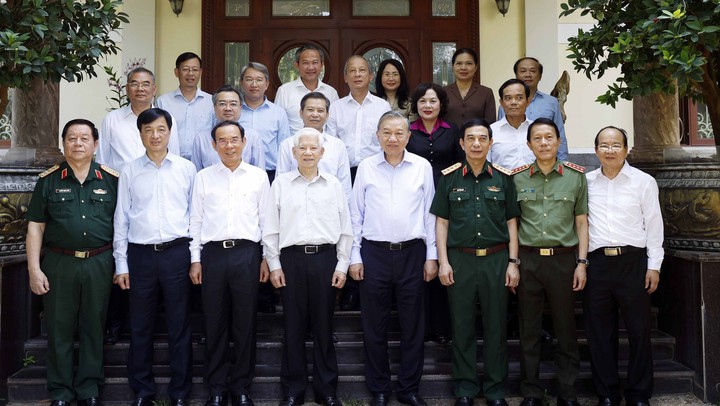 Tổng Bí thư, Chủ tịch nước Tô Lâm thăm các đồng chí nguyên lãnh đạo Đảng, Nhà nước và Mẹ Việt Nam Anh hùng