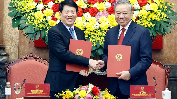 Bàn giao công tác giữa Tổng Bí thư, Chủ tịch nước Tô Lâm và nguyên Chủ tịch nước Lương Cường