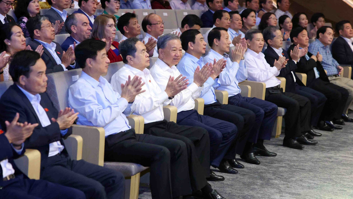 Tổng Bí thư, Chủ tịch nước Tô Lâm dự chương trình nghệ thuật “Tổ quốc trong tim”